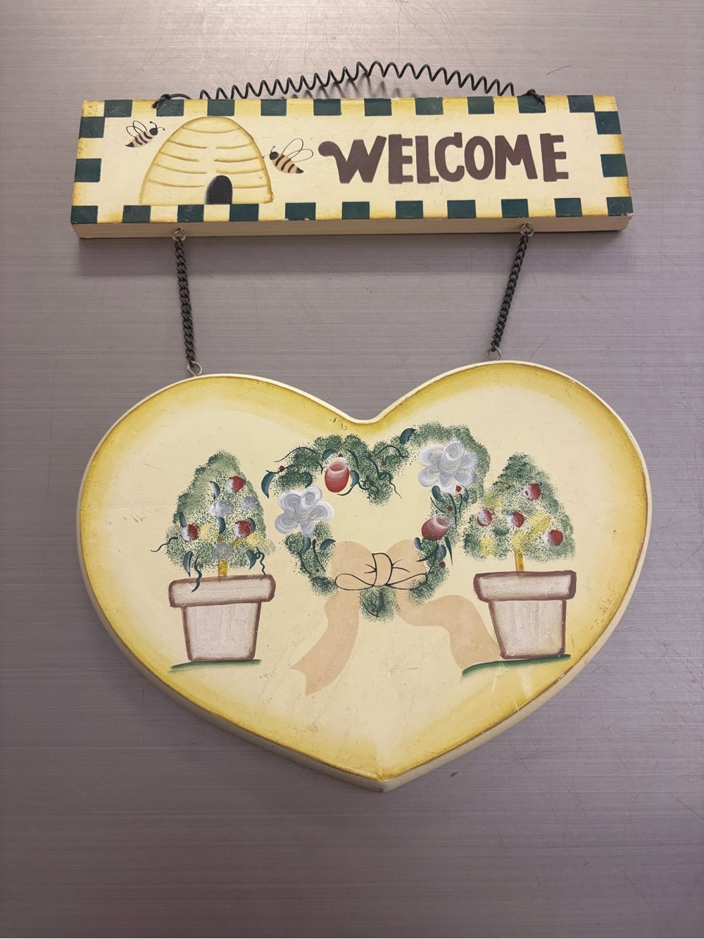Welcome Heart-Shaped wood Wall Plaque - Yellow granny/cottage core